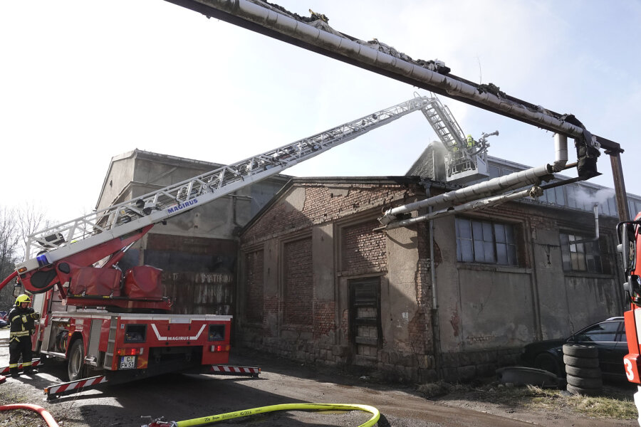 Defekter Ofen verursacht Feuerwehreinsatz in Chemnitz - Ein defekter Ofen hat einen Brand in einem Werkstattgebäude an der Heinrich-Lorenz-Straße in Chemnitz verursacht.