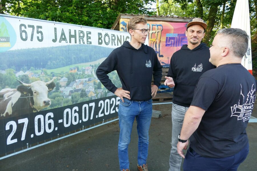 Dem Grünhainichener Heimatfest folgt ganz in der Nähe schon bald das nächste große Jubiläum - Julian Helwig, Martin Trinks und Sebastian Folgner (von links) gehören zum Vorstand des Fördervereins „675 Jahre Börnichen“, der das Jubiläum vorbereitet.