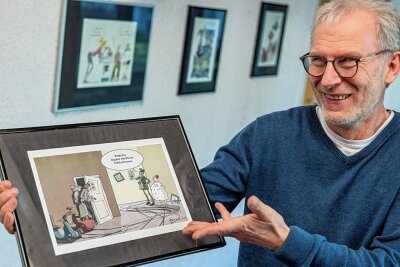 Demenz und Humor: Warum gemeinsames Lachen wichtig ist - Jörg Halsema aus Mylau hat unter anderem die preisgekrönte Karikatur "Rollstuhlrennen" für die Ausstellung in der Begegnungsstätte am Nordhorner Platz beigesteuert. 