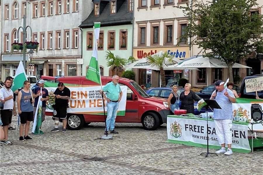 Demo der „Freien Sachsen“ in Rochlitz läuft ins Leere - Die Demo der „Freien Sachsen“ mit Andreas Hofmann, alias DJ Happy Vibes, in Rochlitz zog nur wenig Publikum an.