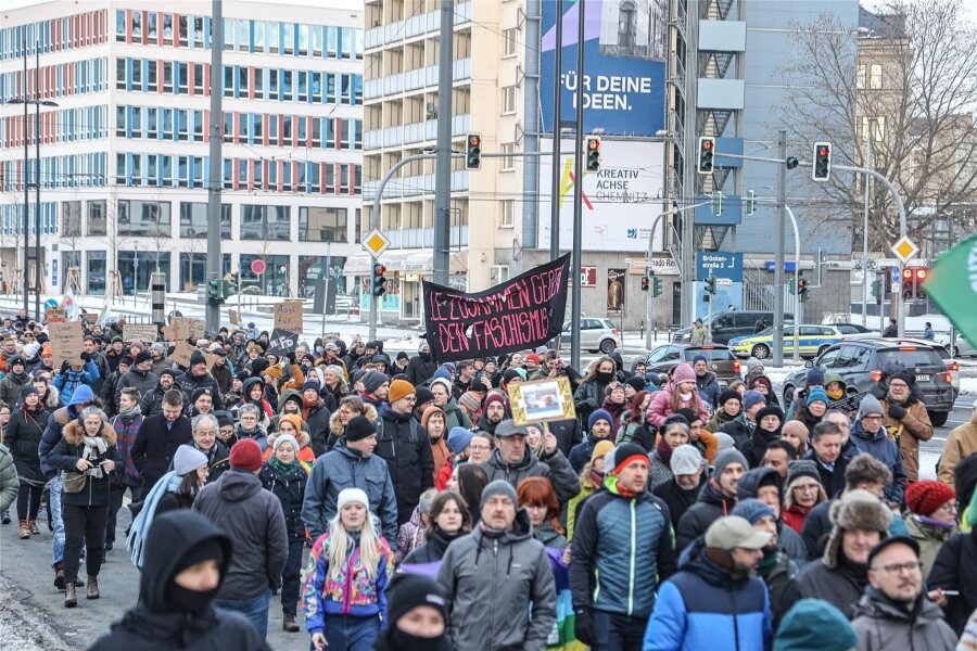 Demo gegen rechts am Mittwoch in Chemnitz: Wie die Kundgebung abläuft und wer sie unterstützt - Am Sonntag demonstrierten 12.000 Menschen in Chemnitz gegen rechts. Wie viele am Mittwochabend kommen werden, ist unklar. Gerechnet wird aber mit mehreren Tausend.
