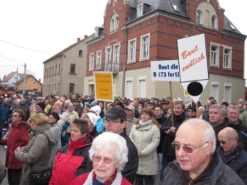 Demonstranten fordern zügigen Weiterbau der Flöhaer Ortsumgehung - 