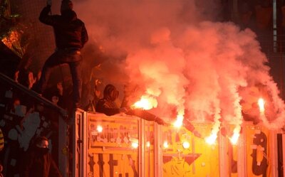 Demonstrationen absichern statt "drittklassige" Fußballspiele? - 