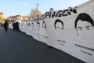 Demonstrationszug durch Zwickau erinnert an die Opfer des NSU - 
