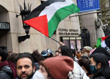 Demos an New Yorker Uni: Rabbi warnt jüdische Studierende - Palästinensische Unterstützer protestierten am vergangenen Donnerstag in der Nähe der Columbia University.