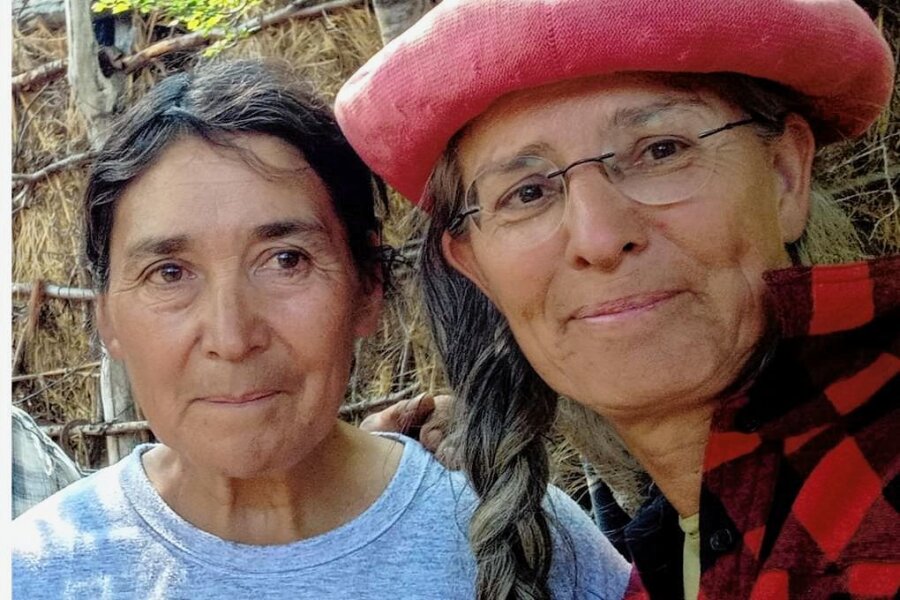 Den Zeichen folgen und vertrauen - Solveig Schmidt (rechts) hat auf ihrem Weg durch Argentinien zahlreiche Begegnungen mit Einheimischen wie Ernestina Castillo. 