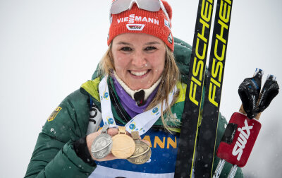 Denise Herrmann und Eric Frenzel zu Sportlern des Jahres gekürt - Denise Herrmann freut sich über drei Medaillen, die sie 2019 bei der WM in Östersund gewann.