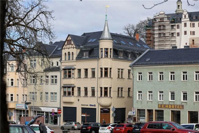 Denkmäler in Lichtenstein werden mit viel Herz saniert - Unmittelbar am Altmarkt befindet sich das stadtbildprägende Gebäude Marktgässchen 1 mit dem Türmchen, die letzten Mieter sind gerade eingezogen. 