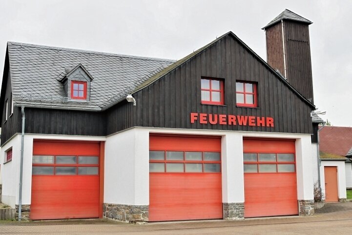 Das Feuerwehrdepot in Leubsdorf ist an vielen Stellen modernisierungsbedürftig: die Stellplätze sind zu klein, die sanitären Einrichtungen sanierungsbedürftig. 