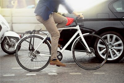 Der ADAC wirbt für das Radfahren - So kann man Sprit sparen: Fahrrad fahren. 