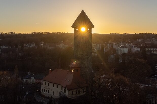Der Auerbacher Schlossturm im Abendlicht - 