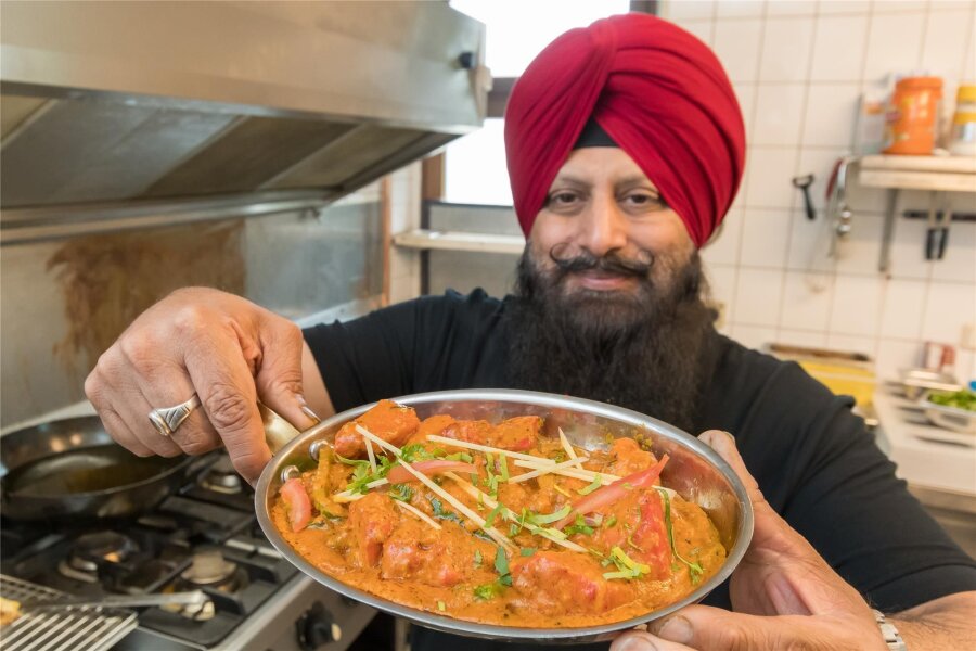 Der Chef kocht selbst: Neues indisches Restaurant im Erzgebirge kann sich vor Anfragen kaum retten - Gurdeep Singh hält sich am liebsten in seiner Küche auf. Wenn er kocht, gleicht das einem Tanz.