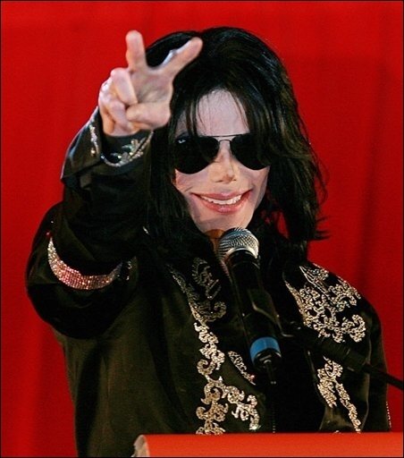 Der erste "King of Pop" ist auch der letzte - Die ganze Welt hat ihm auf den Titelseiten der Zeitungen und in den Radiostationen die letzte Ehre erwiesen. Das Ausmaß der Trauer um Michael Jackson war gewaltig und global - und wird einem Musiker in dieser Form wohl nie wieder zuteil werden.