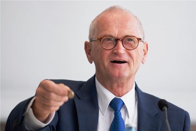 Der Ex-Rechnungshofchef und die Schuldenfrage - Führte elfeinhalb Jahre Sachsens Rechnungshof, mischt sich nun als Pensionär in die Verfassungsdebatte ein: Karl-Heinz Binus. 