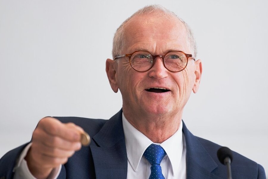 Führte elfeinhalb Jahre Sachsens Rechnungshof, mischt sich nun als Pensionär in die Verfassungsdebatte ein: Karl-Heinz Binus. 