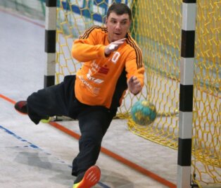 Der Fels in der Brandung - Der Tscheche Ludek Kylisek, Handballtorhüter des HC Glauchau/Meerane, überzeugt vor allem durch sein gutes Stellungsspiel. 