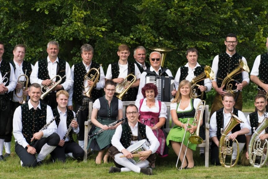 Der Festkalender fürs obere Vogtland - Die Bärendorfer laden ein: Am 25. Juli ist von 13.30 bis 17 Uhr wieder Tanz im Schupfen. 