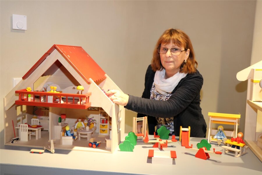 Der Heiligabend naht: So unterschiedliche Spielzeuge stellen mittelsächsische Unternehmen her - Kerstin Greger war eine der ersten, die im Museum Mittweida spielen durften. Das Museum zeigt Spielzeug, das in Mittelsachsen hergestellt wird.