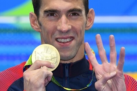 Der Herrscher des Olymp - Stolzer Sieger: Michael Phelps gewann in Rio bisher vier Goldmedaillen.