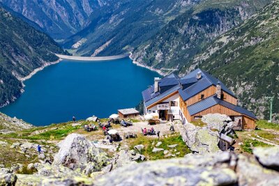 Der höchste Ort der Spitzenstadt: Plauener Hütte feiert 125. Geburtstag - Die Plauener Hütte: Saisoneröffnung ist am 15. Juni zum Anhütten in den Zillertaler Alpen.
