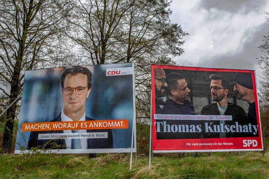 Diese beiden Männer auf den Wahlplakaten möchten Ministerpräsident in Nordrhein-Westfalen werden (von links): Hendrik Wüst, der Amtsinhaber von der CDU, und Thomas Kutschaty, der SPD-Kandidat. 