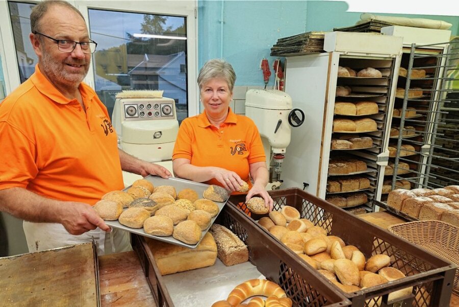 Der letzte Bäcker in Rödlitz setzt auf die strengste Bio-Norm - Peter Vogel und Ehefrau Andrea übernahmen die Bäckerei 1989. Die erste radikale Änderung folgte 1990 mit der Wende, die noch radikalere ab 1996 mit der Umstellung auf die Demeter-Normen. 