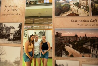 Der Mythos vom Café Trömel in Plauen lebt - Schautafeln mit alten Ansichtskarten und Aufnahmen des legendären Café Trömel erwarten die Besucher. 