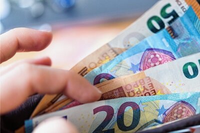 Der Poker um das Bürgergeld - Die Regelsätze für Leistungsempfänger sollen steigen - über das geplante Bürgergeld soll aber noch verhandelt werden, schlägt Unionsfraktionschef Friedrich Merz vor. 