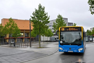 Der Ringbus in Chemnitz als Touristen-Route? - Ungefähr eine Dreiviertelstunde dauert es, einmal mit dem Ringbus im Kreis zu fahren. Dabei bekommt man ein Bild von der Stadt, außerhalb des Zentrums, wie hier vom Campus der TU.