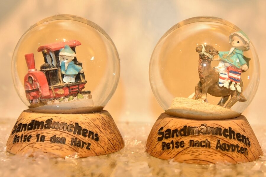 Der Sandmann in der Schneekugel und mehr: Klingenthals Winterausstellung offen 