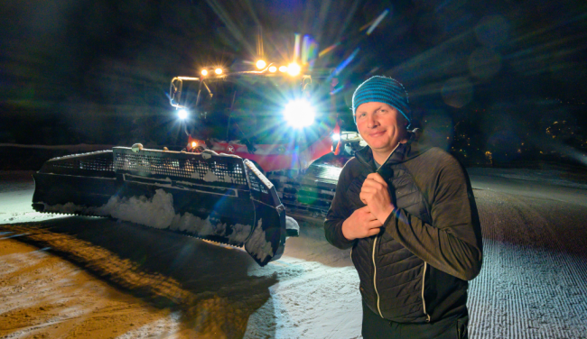 Stefan Uhlmann, 43, ist in der Skiarena Eibenstock für den Schnee zuständig. Er hat in Neuseeland gelernt, bei ungünstigen Bedingungen eine anständige Piste herzustellen.