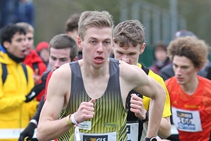 Tom Förster tritt in Sonsbeck die Flucht nach vorn an. Der 19-Jährige absolviert bis zu 140 Trainingskilometer pro Woche. 