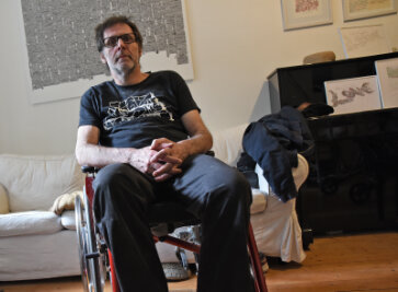 Der an MS erkrankte Jan Kuhlbrodt ist mittlerweile  an den Rollstuhl gefesselt. 