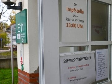 Der schwere Weg zur Corona-Impfung in Stollberg - Eine Impfstelle wie diese hier im Chemnitzer Klinikum gibt es in Stollberg nicht. 