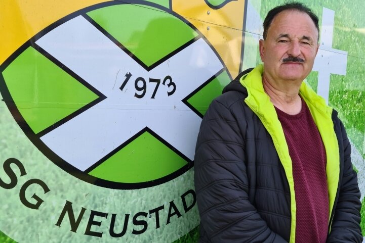 Als 17-Jähriger fand Bert Blechschmidt nach Neustadt. Heute wird er 60 und hält seinem Verein weiterhin die Treue.