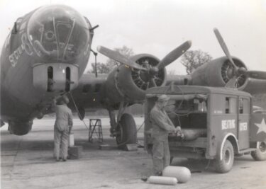 Der vergessene Bomber von Zetteritz - Das wohl einzige Foto der im Januar 1944 in Dienst gestellten B-17 mit dem Spitznamen "Section 8". 