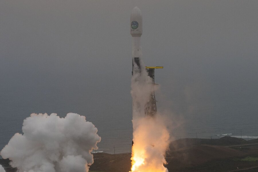Der "weiße Drache" fliegt: Esa-Mission "Earthcare" im All - Eine Falcon-9-Rakete des US-Raumfahrtkonzerns SpaceX hebt mit dem Erdbeobachtungssatelliten "Earthcare" an Bord  ab.