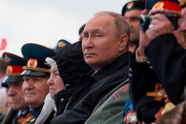 Mit dem Ukrainekrieg "haben wir präventiv eine Aggression abgewehrt", sagt Wladimir Putin an diesem 9. Mai in Moskau. Denn der Westen habe eine Invasion in Russland vorbereitet und die Rückeroberung der 2014 annektierten Krim geplant. 