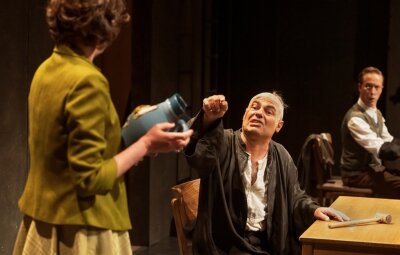 "Der zerbrochene Krug" im Vogtland-Theater - 