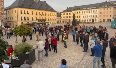 Deshalb gehen Erzgebirger auf die Straße - Auf dem Annaberger Markt versammelten sich am Montag erneut zahlreiche Menschen. 