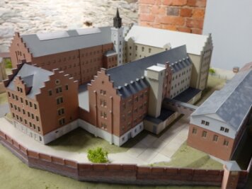 Detailgenaues Modell von Hoheneck gibt Rätsel auf - Hoheneck-Modell. Blick auf die zentralen Gebäude und den Innenhof. Rechts das einstige Wirtschaftsgebäude mit dem inzwischen abgerissenen Haftkrankenhaus. 