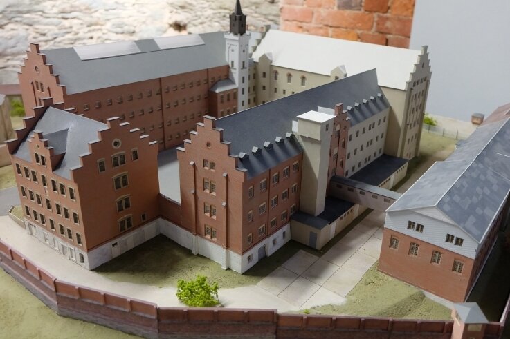 Detailgenaues Modell von Hoheneck gibt Rätsel auf - Hoheneck-Modell. Blick auf die zentralen Gebäude und den Innenhof. Rechts das einstige Wirtschaftsgebäude mit dem inzwischen abgerissenen Haftkrankenhaus. 