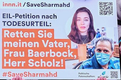 Deutsch-Iranerin warnt vor Erpressung - Ein Plakat mit der Petition von Gazelle Sharmahd, in der sie zur Rettung ihres Vaters Jamshid Sharmahd aufruft. 