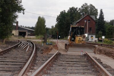 Deutsche Bahn baut auf der Vogtlandstrecke - Der Bahnhof Voigtsgrün wird umgestaltet. Nicht mehr benötigte Weichen und Gleise werden abgebaut. 
