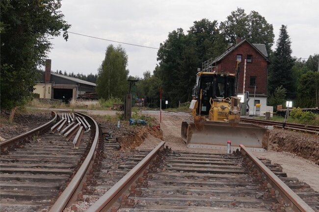 Der Bahnhof Voigtsgrün wird umgestaltet. Nicht mehr benötigte Weichen und Gleise werden abgebaut. 
