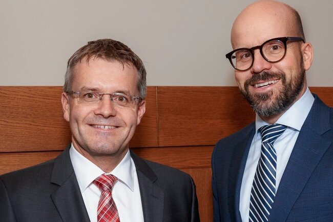 Michael Erfurt, Geschäftsleiter für Firmenkunden (r.) und Frank Binz, Geschäftsleiter für Privatkunden.