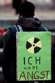 Deutsche: Schwerer AKW-Unfall hier möglich - Die große Mehrheit der Deutschen hält einer Umfrage zufolge einen Atomunfall wie in Japan auch in Deutschland für denkbar. Gegen die Laufzeitverlängerung der deutschen Atomkraftwerke sind mittlerweile sogar 80 Prozent der Deutschen.