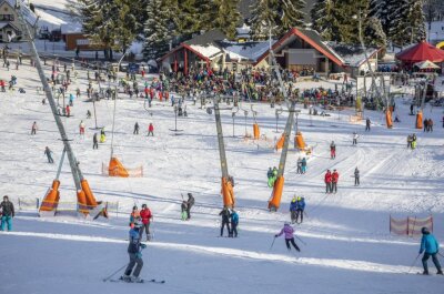 Deutsche Skigebiete im Preisvergleich - Fichtelberg unter den günstigsten - Das bayrische Buchungsportal Holidu hat ein Ranking von den günstigsten Skigebieten in Deutschland aufgestellt - mit dabei der Fichtelberg im Oberwiesenthal im Erzgebirge.
