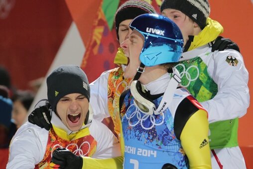 Deutsche Skispringer zum dritten Mal Team-Olympiasieger - 