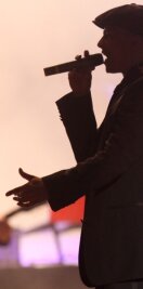 Deutsches Reich? Null Punkte! - Lichte Pastelltöne und braune Cord-Jacke: Xavier Naidoo bei einem Konzert in Hamburg.